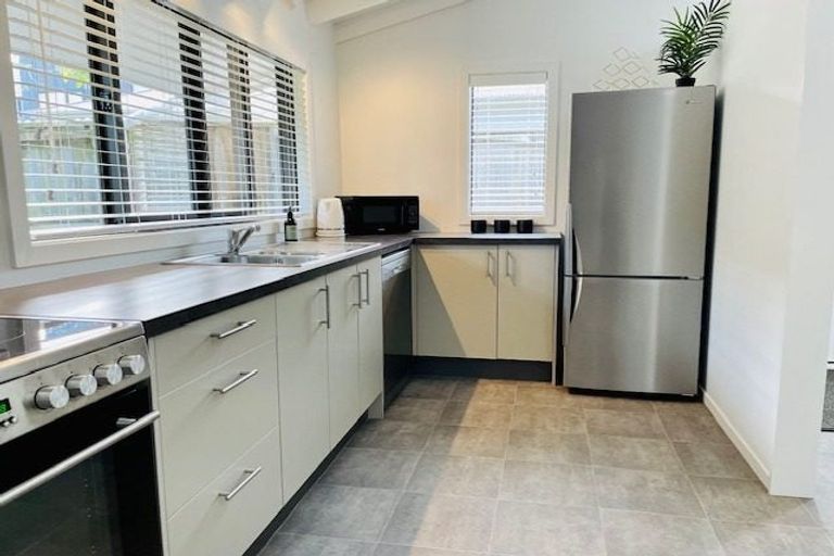 Photo of property in 25a Ludlam Crescent, Woburn, Lower Hutt, 5010