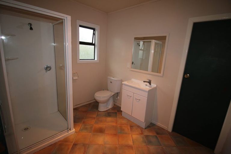 Photo of property in 3 Blandford Way, Newlands, Wellington, 6037