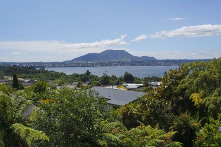Photo of property in 28 Shera Street, Acacia Bay, Taupo, 3330