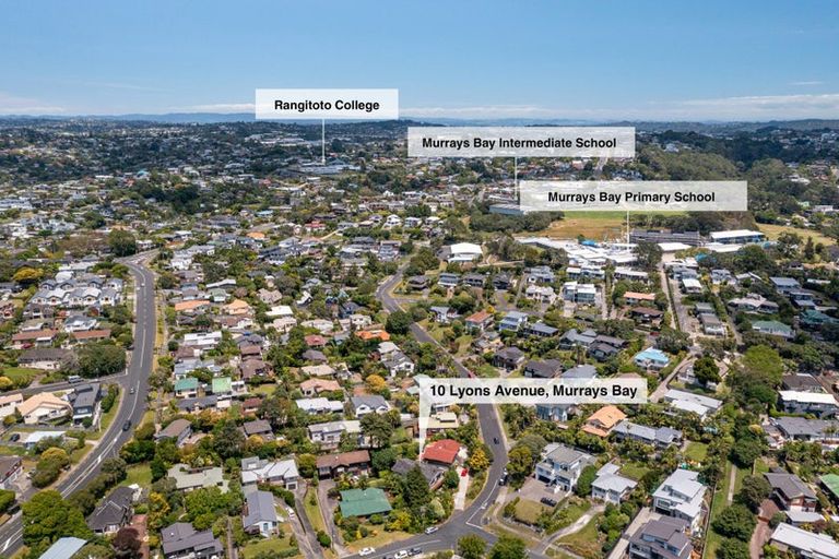 Photo of property in 10 Lyons Avenue, Murrays Bay, Auckland, 0630