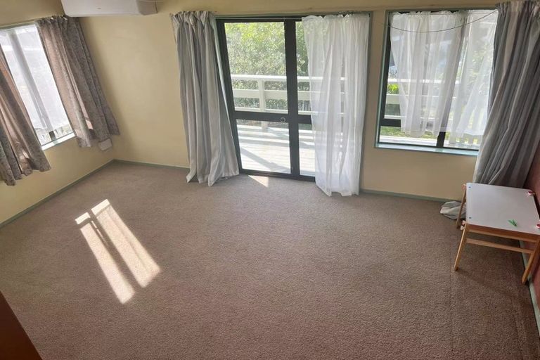 Photo of property in 2/491 Glenfield Road, Glenfield, Auckland, 0629