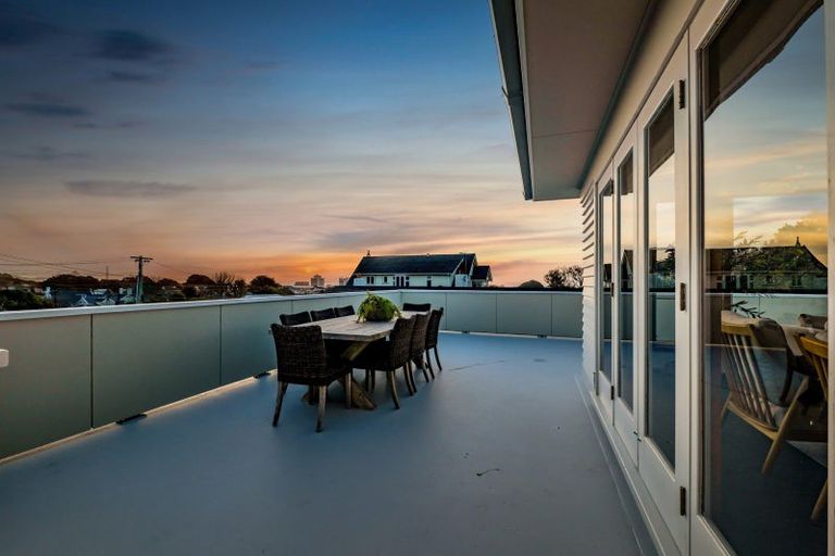 Photo of property in 39 Cameron Street, New Plymouth, 4310