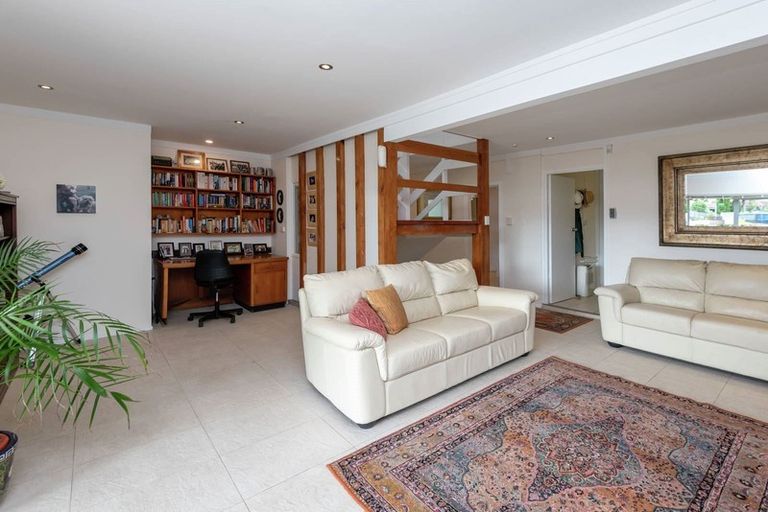 Photo of property in 44 Colmar Road, Mellons Bay, Auckland, 2014