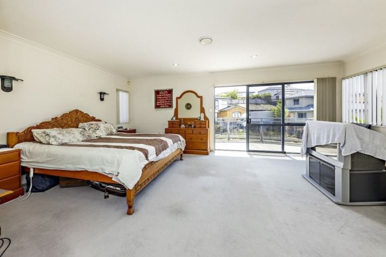 Photo of property in 2/6 Chieftain Rise, Goodwood Heights, Auckland, 2105