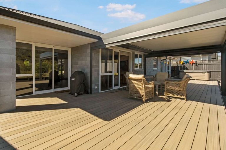 Photo of property in 107 Awataha Crescent, Pyes Pa, Tauranga, 3110