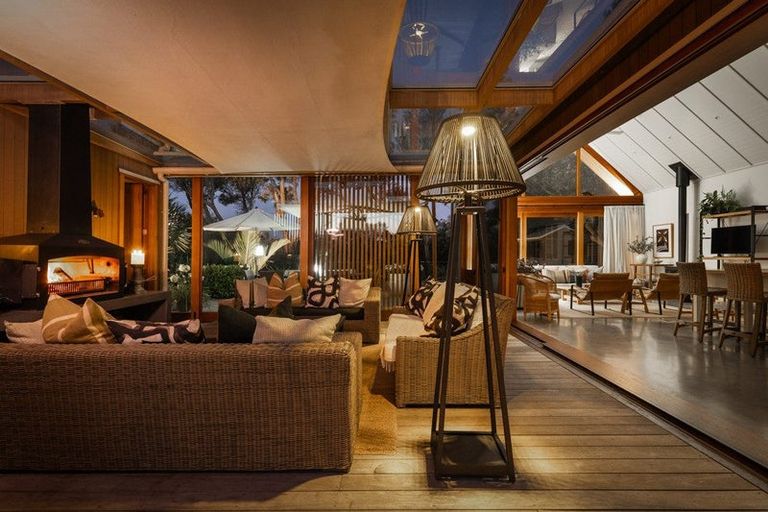 Photo of property in 2 Sea Crest Place, Bowentown, Waihi Beach, 3177