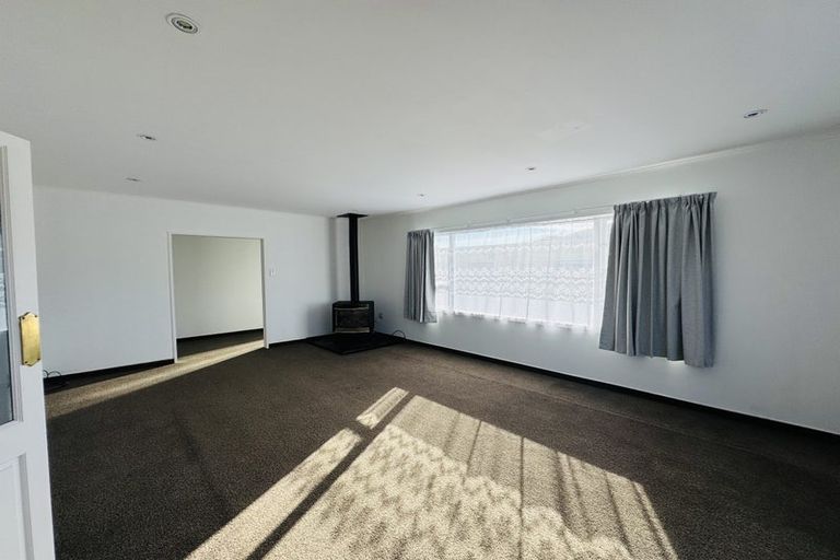 Photo of property in 5 Lincoln Grove, Wainuiomata, Lower Hutt, 5014