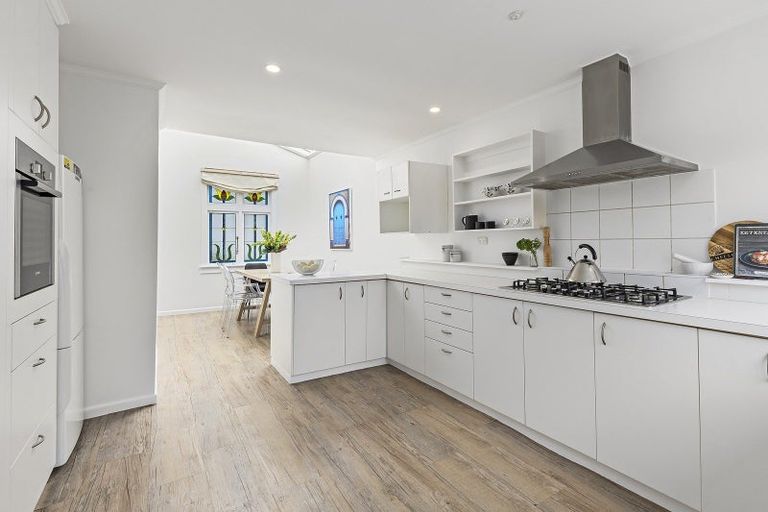 Photo of property in 18 Newman Terrace, Thorndon, Wellington, 6011