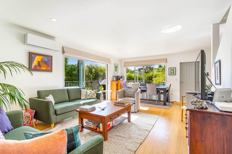 Photo of property in 16 Donald Place, Stillwater, Silverdale, 0993