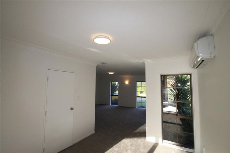 Photo of property in 17 Sailfish Drive, West Harbour, Auckland, 0618