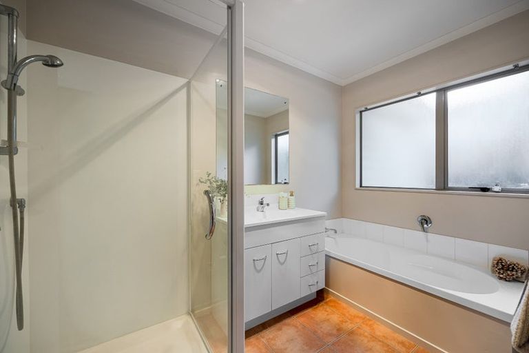 Photo of property in 27 Mckinley Road, Sunnyvale, Auckland, 0612