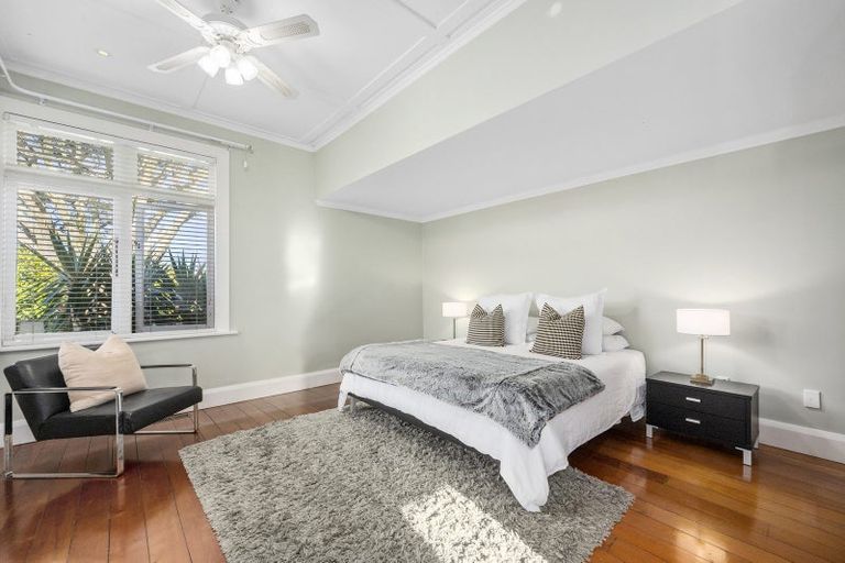 Photo of property in 8 Tiri Road, Milford, Auckland, 0620