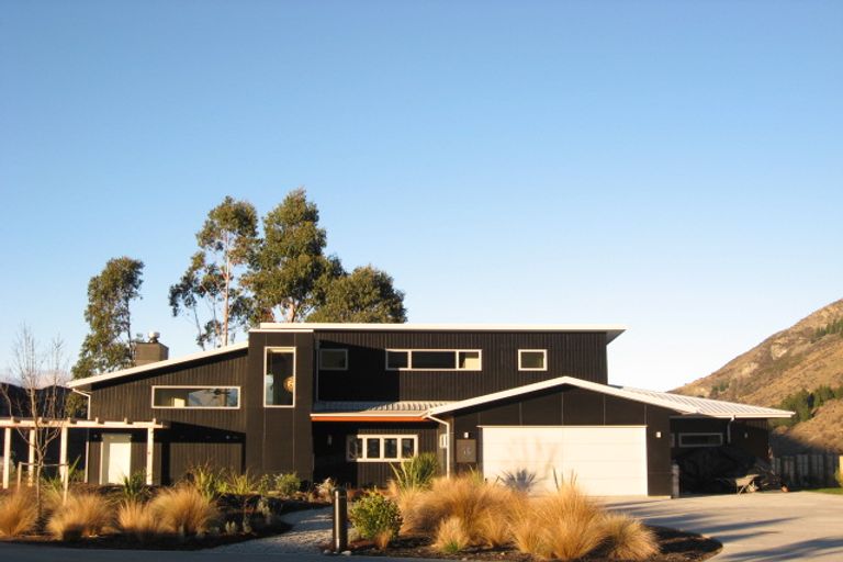 Photo of property in 38 Amber Close, Arthurs Point, Queenstown, 9371
