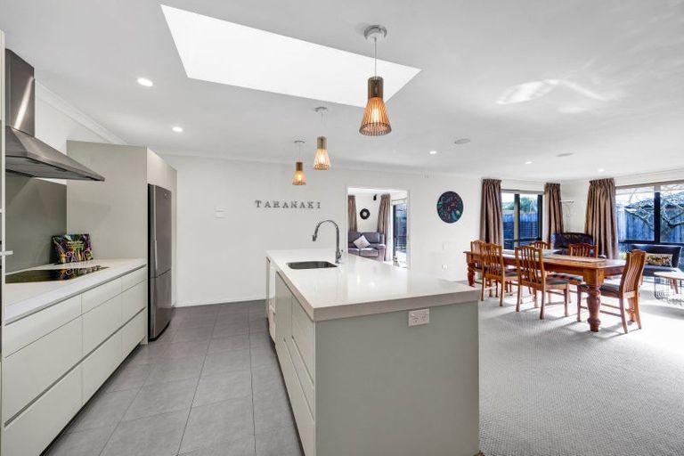 Photo of property in 21 Montague Grove, Stratford, 4332