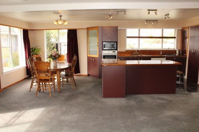 Photo of property in 64 Great North Road, Winton, 9720