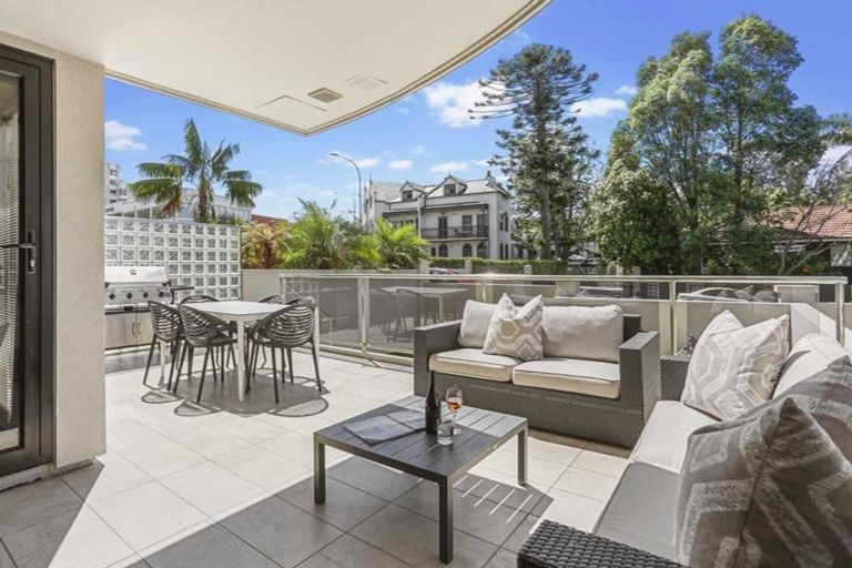 Photo of property in 175h Hurstmere Road, Takapuna, Auckland, 0622