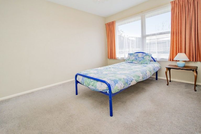 Photo of property in 2/7 Curletts Road, Sockburn, Christchurch, 8042