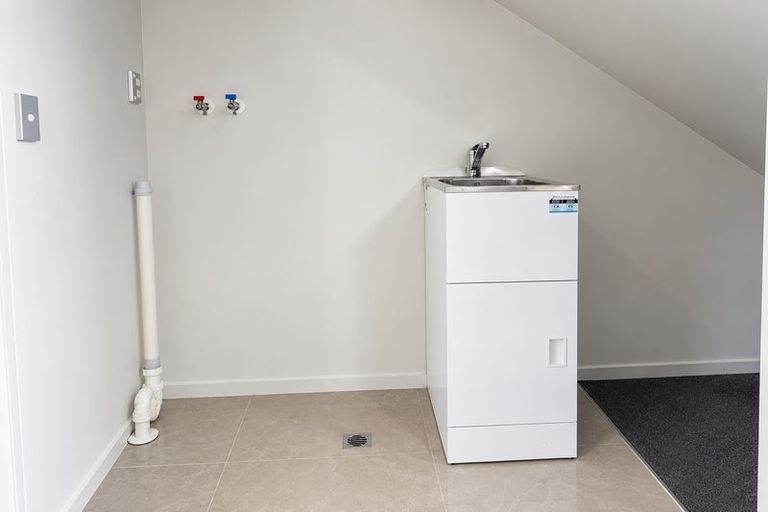 Photo of property in 2/8 Kerrs Road, Wiri, Auckland, 2104