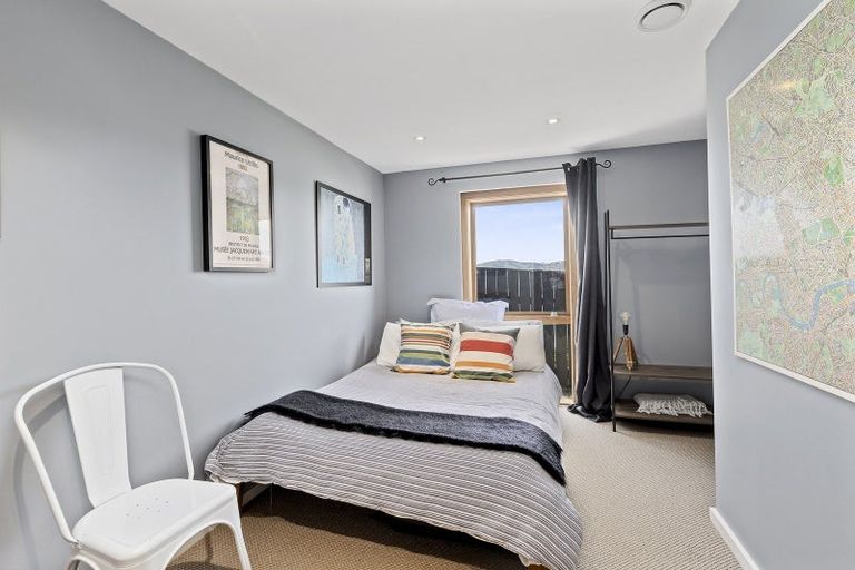 Photo of property in 2 Robieson Lane, Roseneath, Wellington, 6011