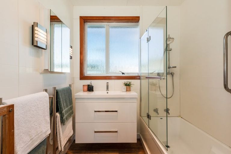 Photo of property in 2 Ash Grove, Ranui, Porirua, 5024