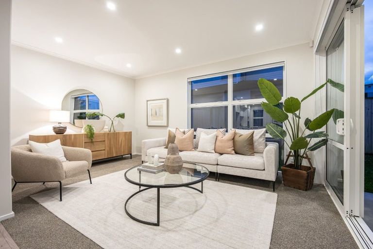 Photo of property in 21 Headland Drive, Long Bay, Auckland, 0630