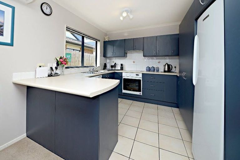 Photo of property in 16 Carisbrook Crescent, Papakura, 2110