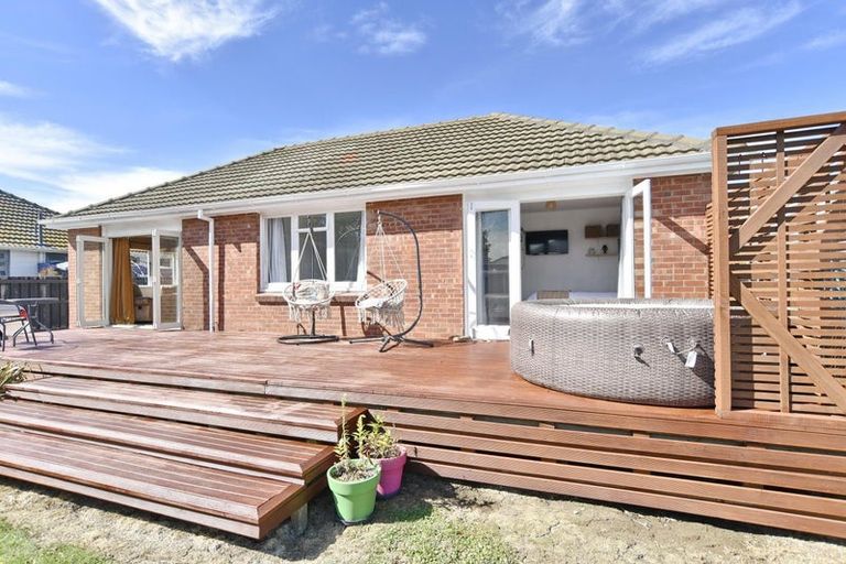 Photo of property in 41 Primrose Street, Northcote, Christchurch, 8052