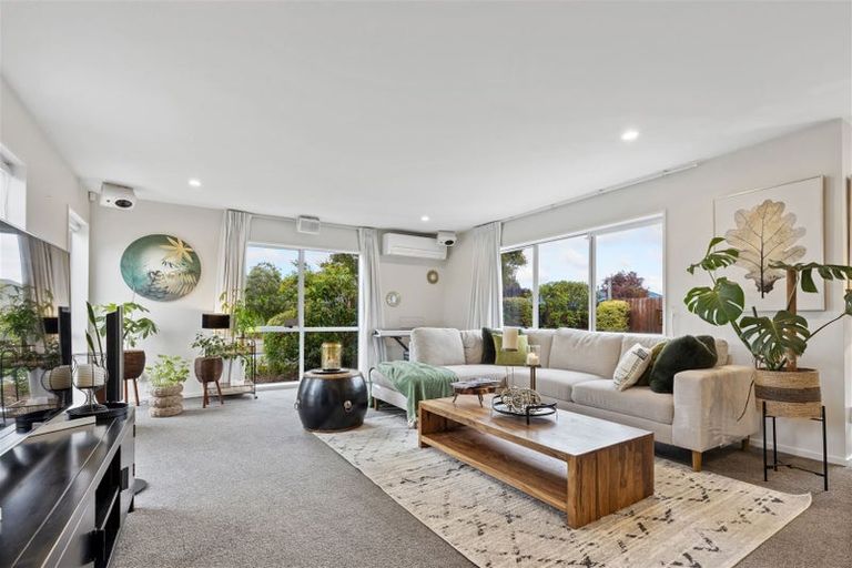 Photo of property in 8 Thornlea Place, Halswell, Christchurch, 8025