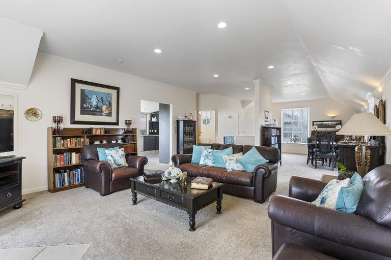 Photo of property in 2/15 Bradbury Road, Botany Downs, Auckland, 2010