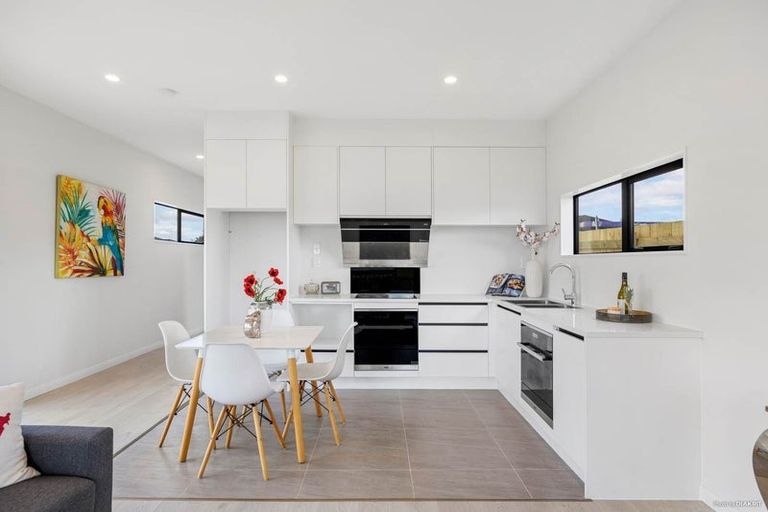 Photo of property in 63 Flanshaw Road, Te Atatu South, Auckland, 0610