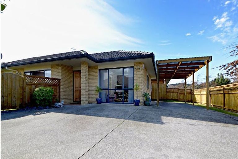 Photo of property in 16 Carisbrook Crescent, Papakura, 2110