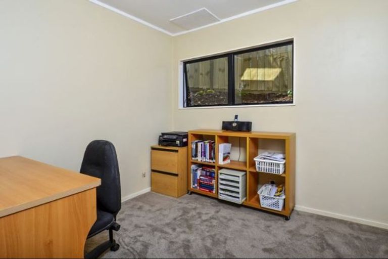 Photo of property in 2/23 Sunnynook Road, Forrest Hill, Auckland, 0620