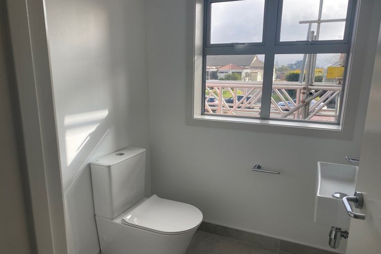 Photo of property in 8/270 Onewa Road, Birkenhead, Auckland, 0626