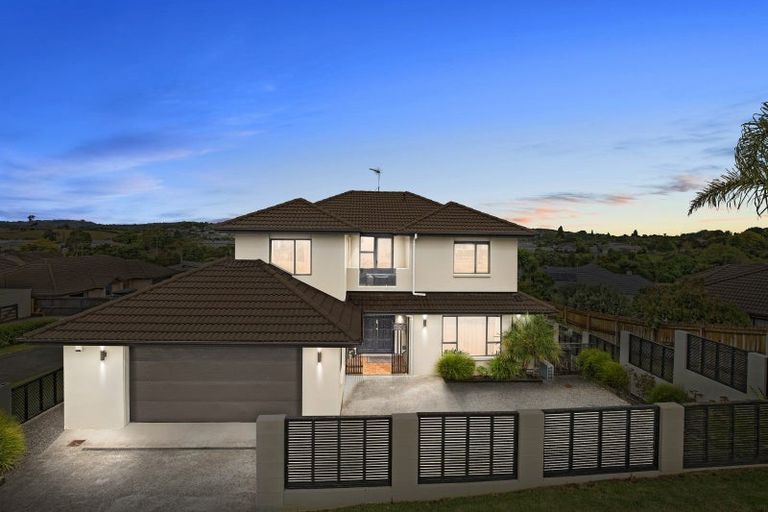 Photo of property in 32 Lough Bourne Drive, Pukekohe, 2120