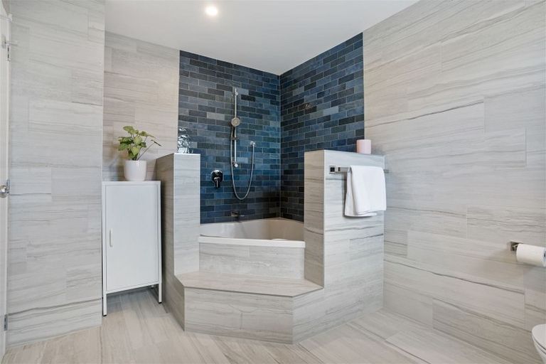 Photo of property in 2/2 Armoy Drive, East Tamaki, Auckland, 2016