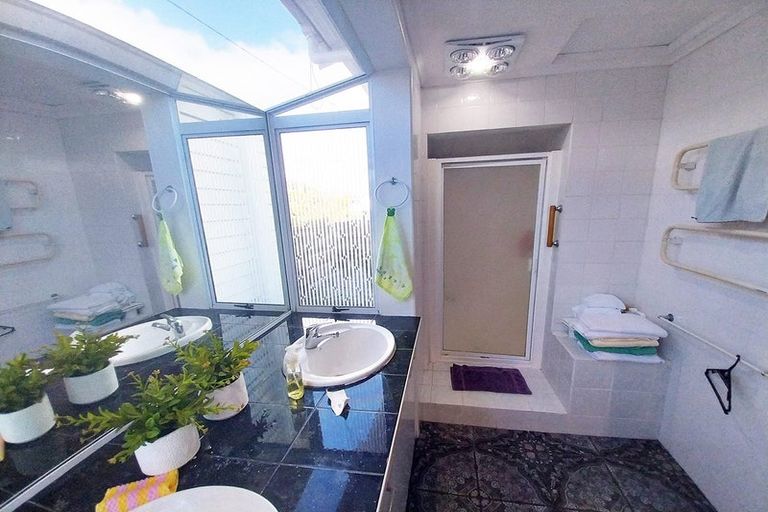 Photo of property in 2/65 Castor Bay Road, Castor Bay, Auckland, 0620