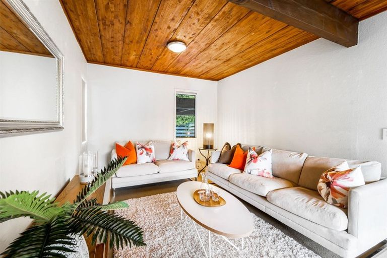 Photo of property in 1/143 Balmain Road, Birkenhead, Auckland, 0626