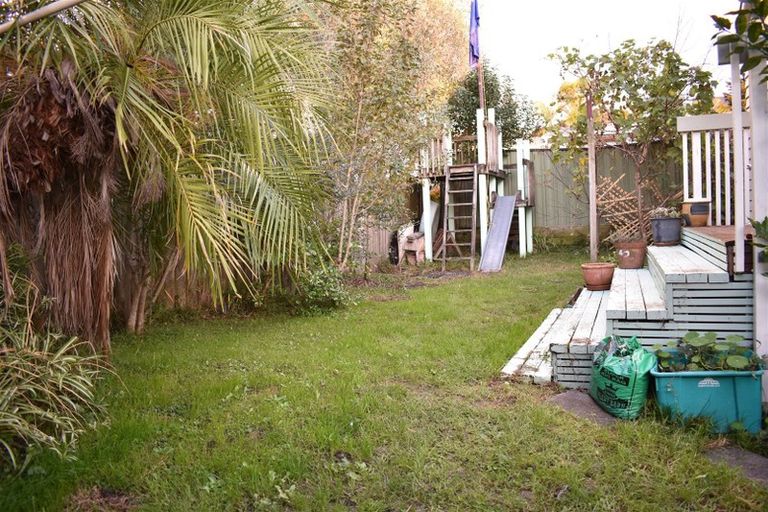 Photo of property in 2/33 Egremont Street, Belmont, Auckland, 0622