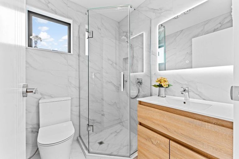 Photo of property in 2/113 Flanshaw Road, Te Atatu South, Auckland, 0610