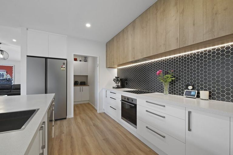 Photo of property in 28 Te Hurunui Drive, Pegasus, 7612