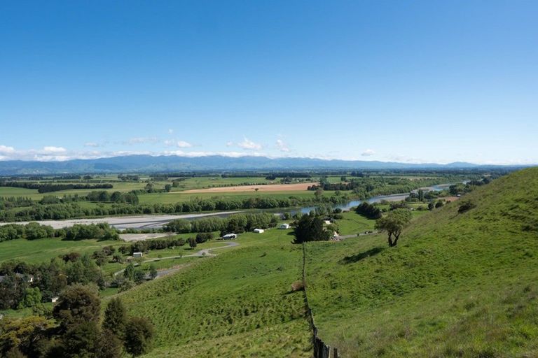 Photo of property in 811 Te Whiti Road, Te Whiti, Masterton, 5884