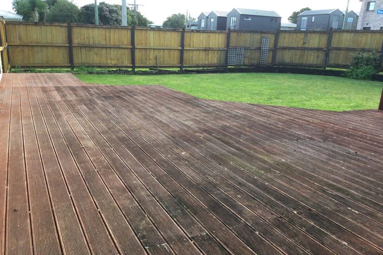 Photo of property in 64 Taikata Road, Te Atatu Peninsula, Auckland, 0610