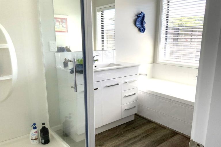 Photo of property in 31 Wells Place, Whitianga, 3510