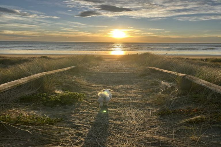 Photo of property in 1/272 Marine Parade, New Brighton, Christchurch, 8061