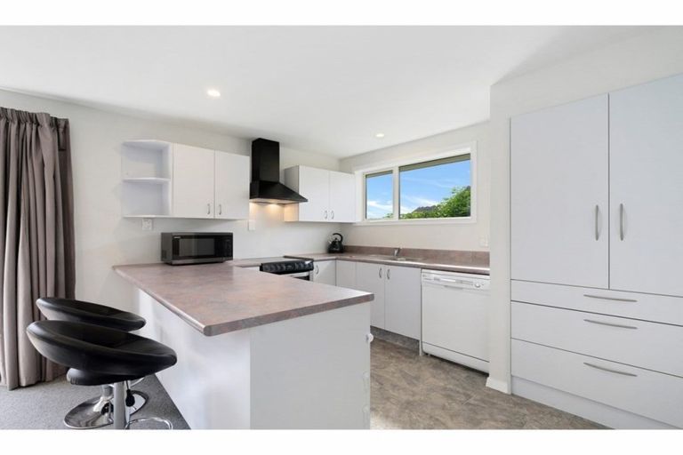 Photo of property in 36 Oakley Crescent, Hornby, Christchurch, 8042