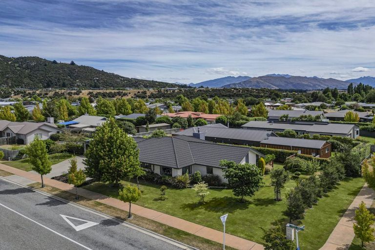 Photo of property in 3 Ash Avenue, Albert Town, Wanaka, 9305