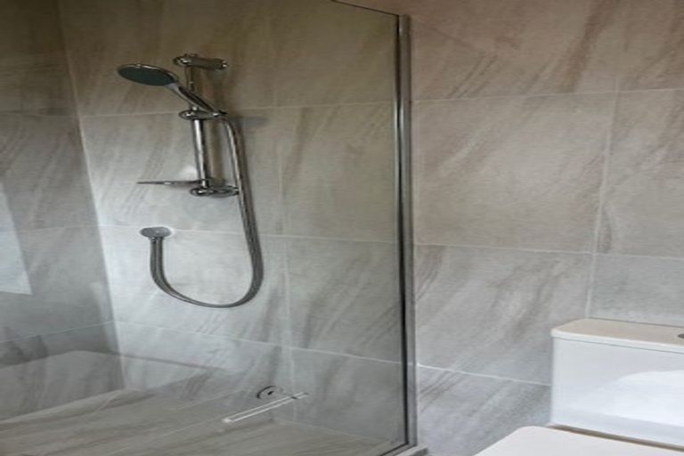 Photo of property in 2/3 Ocean View Road, Hillcrest, Auckland, 0627