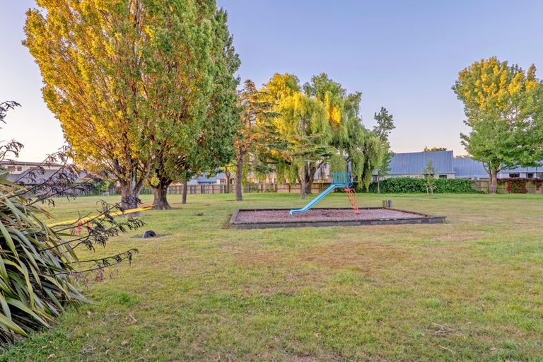 Photo of property in 11b Winters Road, Redwood, Christchurch, 8051