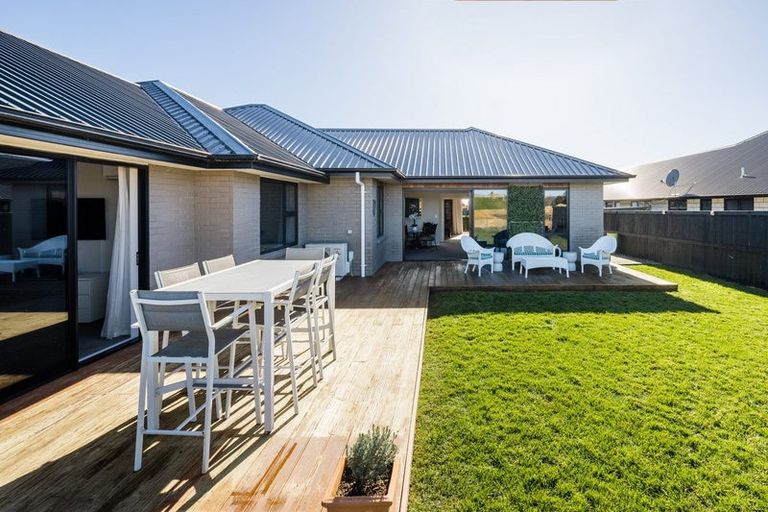 Photo of property in 54 Norfolk Drive, Cambridge, 3434