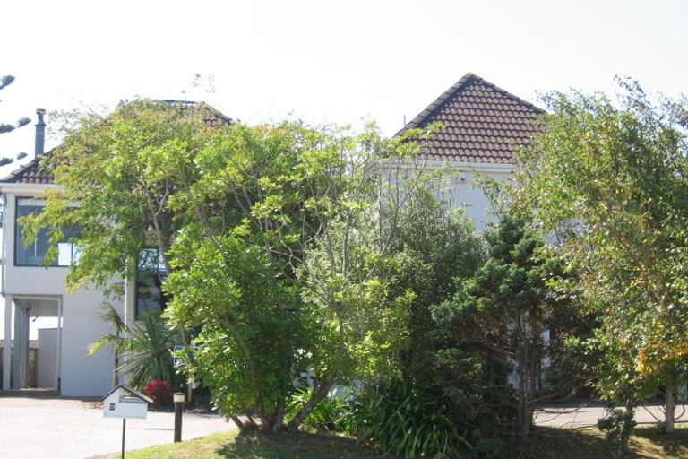 Photo of property in 13 Scarboro Terrace, Murrays Bay, Auckland, 0630